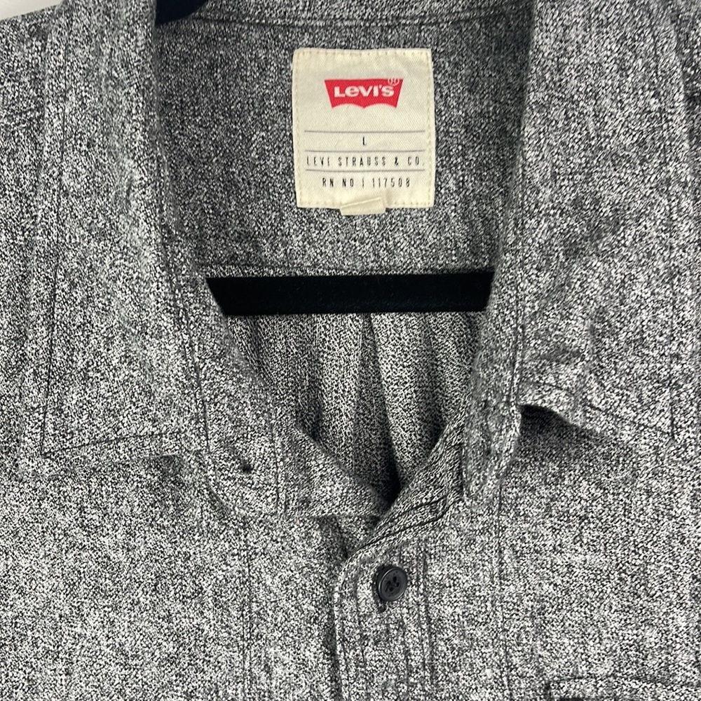 Levi’s grey button down shirt 100 percent cotton in size large - Picture 3 of 7